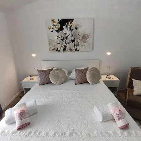 Delux Maja In Split Apartment Zrnovnica