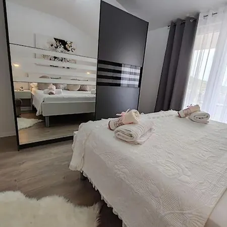 Delux Maja In Split Zrnovnica