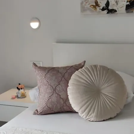 Delux Maja In Split Apartment Zrnovnica