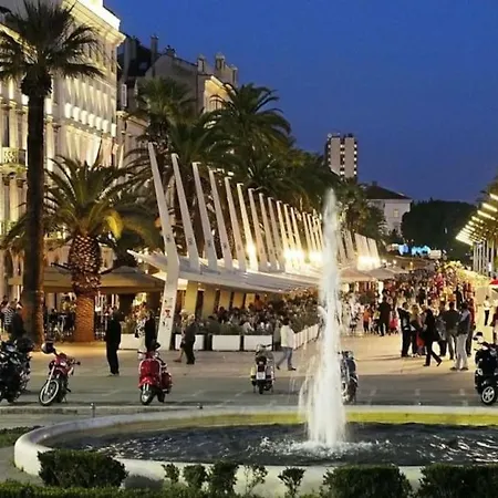 Apartment Delux Maja In Split Zrnovnica